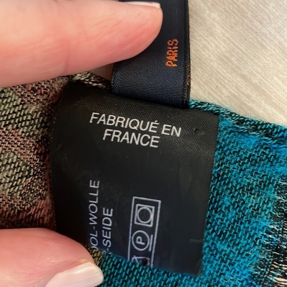 Marc Rozier Paris Print Scarf with Fringe Edges - Picture 11 of 12